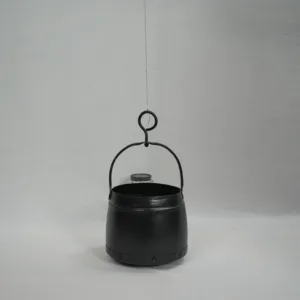 Metal hanging planter